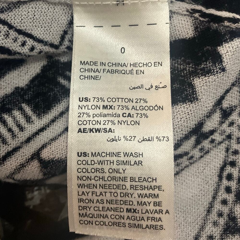 Chico's Women's B/W Abstract Floral Ruched-Sleeve Sweater Cardigan SZ 0 US S - Picture 9 of 11
